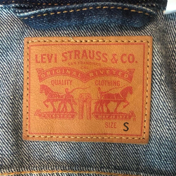 Levi's Women's Dark Blue Jean Jacket - Picture 3 of 3